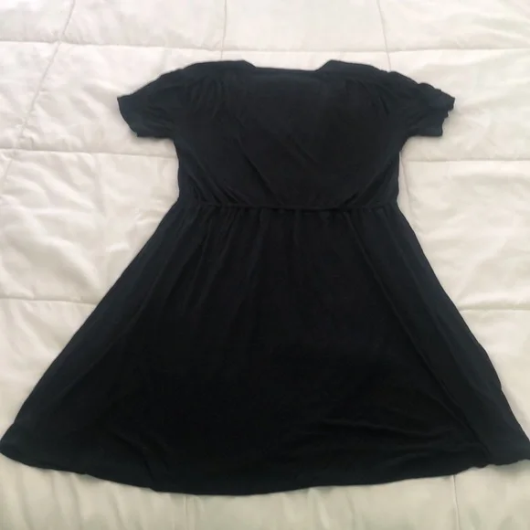Gap sleeved classic black dress with a side slit V neck down to knee - Picture 10 of 10